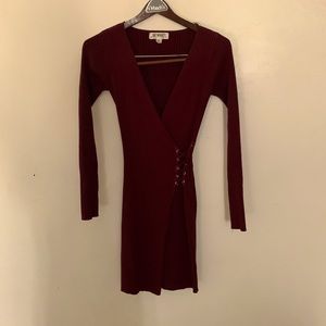 Long sleeve short cut dress.